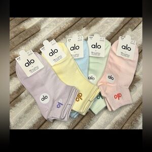 ALO Yoga Socks 5-Pack: Unisex low cut  - One Size.  Gift Set